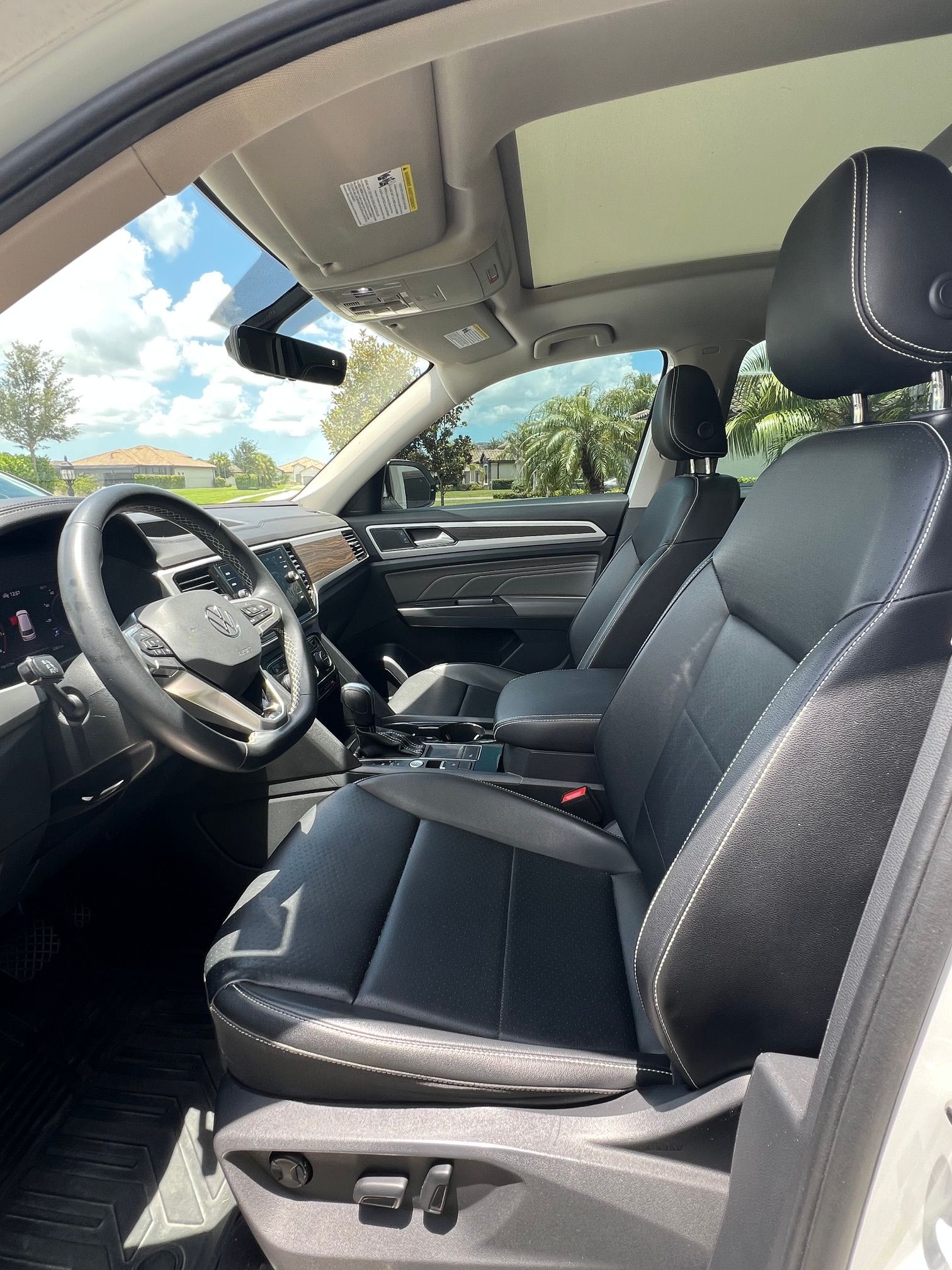 Used 2022 Volkswagen Atlas SE w/ Panoramic Sunroof Package FWD image 9