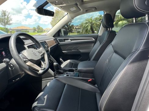 Used 2022 Volkswagen Atlas SE w/ Panoramic Sunroof Package FWD image 9