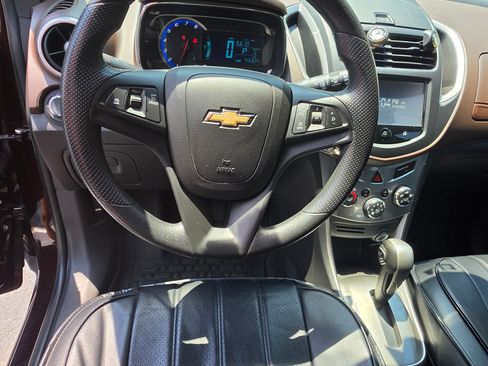 Used 2015 Chevrolet Trax LT w/ LT Sun and Sound Package FWD image 6