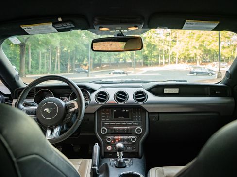 Used 2015 Ford Mustang GT image 22