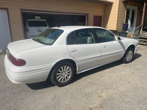 Used 2005 Buick Le Sabre Custom w/ Leather and Comfort Group image 1