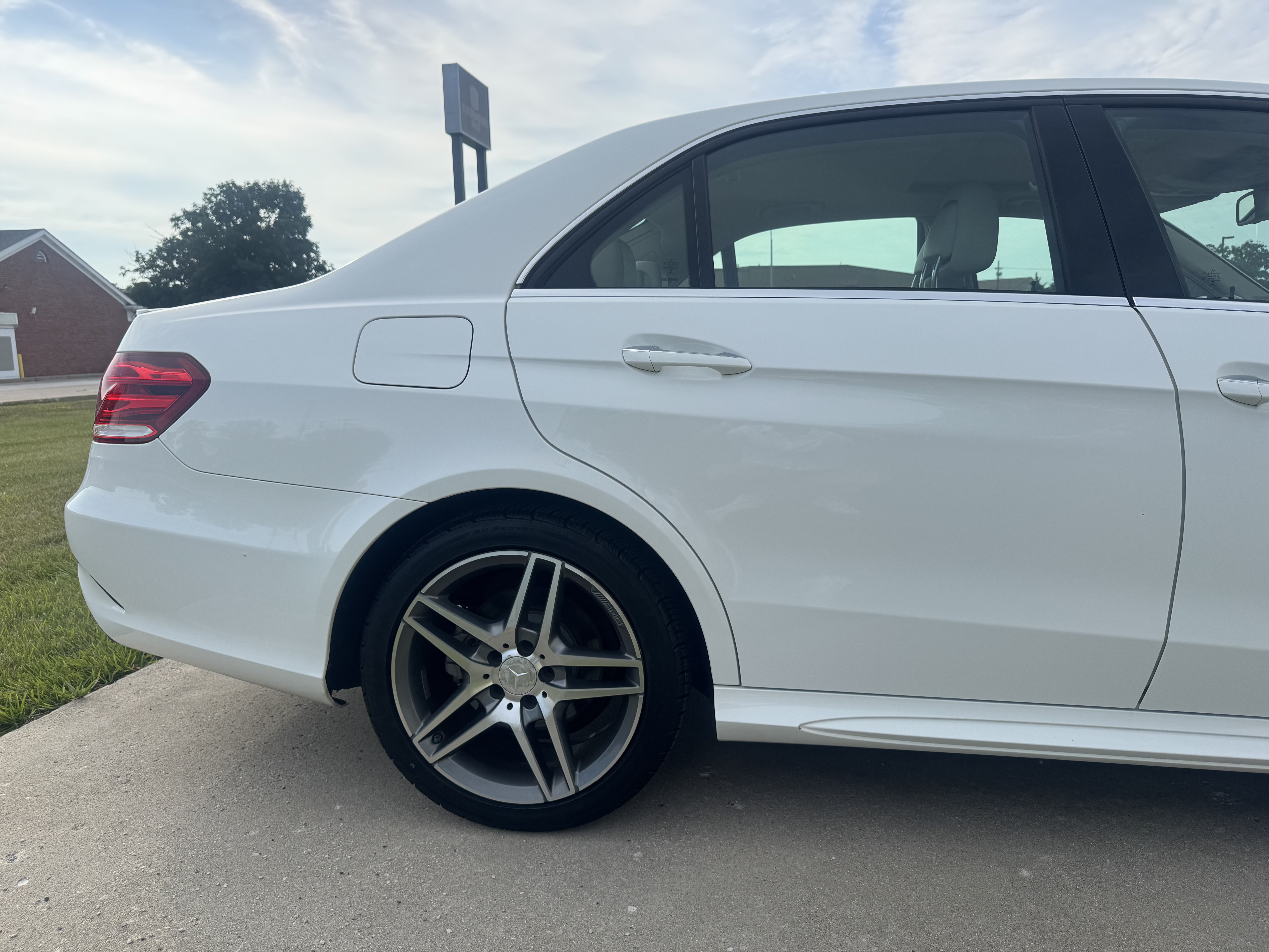 Used 2015 Mercedes-Benz E 350 4MATIC Sedan image 11