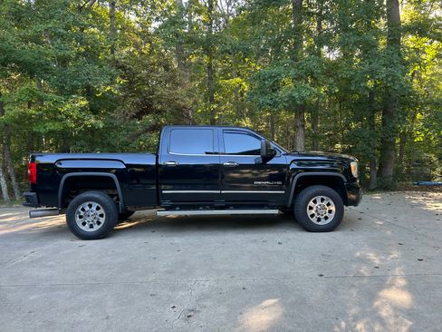 Used 2015 GMC Sierra 3500 Denali w/ Duramax Plus Package image 5