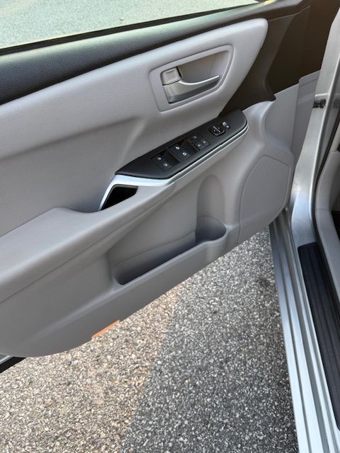 Used 2015 Toyota Camry LE FWD image 9