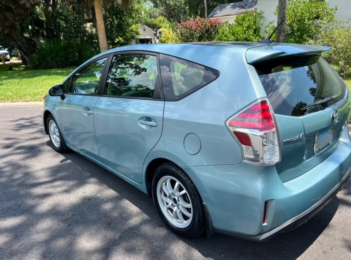 Used 2015 Toyota Prius V Four FWD image 11