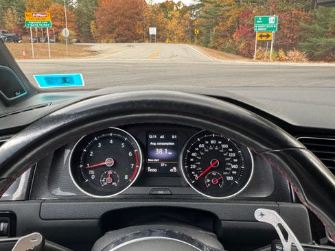 Used 2015 Volkswagen GTI SE image 6