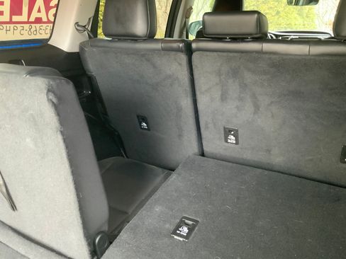 Used 2019 Toyota Highlander XLE image 19