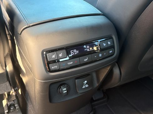 Used 2024 Hyundai Palisade Calligraphy image 10