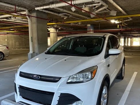 Used 2013 Ford Escape SE image 1