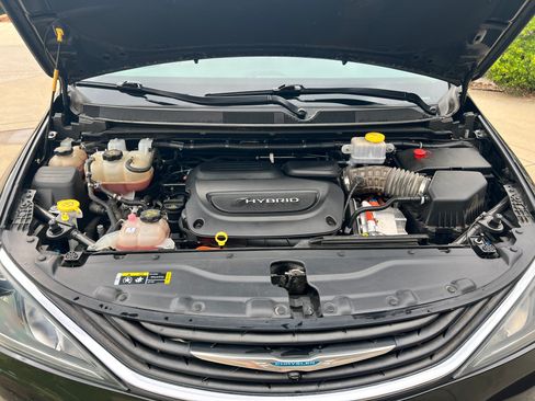 Used 2019 Chrysler Pacifica Limited w/ Advanced Safetytec Group FWD image 19