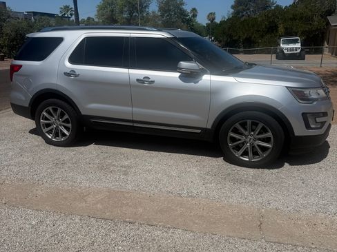 Used 2017 Ford Explorer Limited FWD image 13