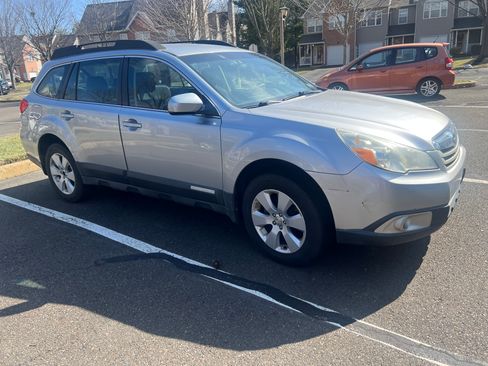 Used 2012 Subaru Outback 2.5i w/ Alloy Wheel Pkg image 2