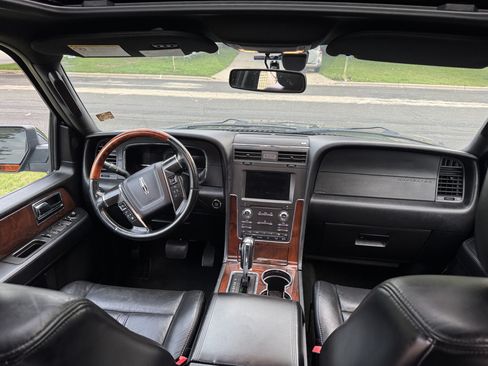 Used 2016 Lincoln Navigator L Select AWD/4WD image 14