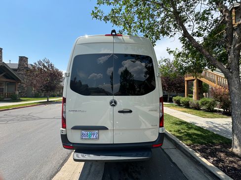 Used 2024 Mercedes-Benz Sprinter 2500 image 8