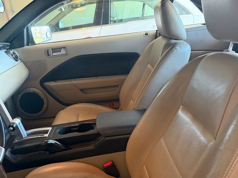 Used 2006 Ford Mustang Convertible image 8