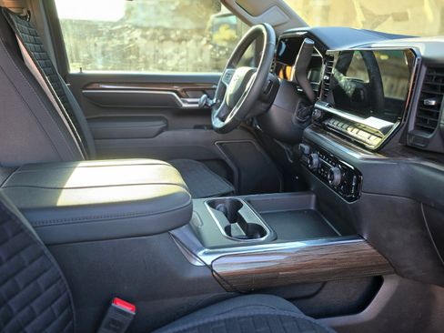 Used 2025 Chevrolet Silverado 2500 LT w/ Safety Package image 6