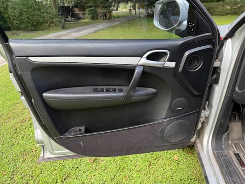 Used 2010 Porsche Cayenne GTS image 10