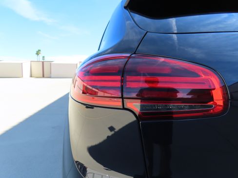 Used 2015 Porsche Cayenne Diesel w/ Premium Package image 12