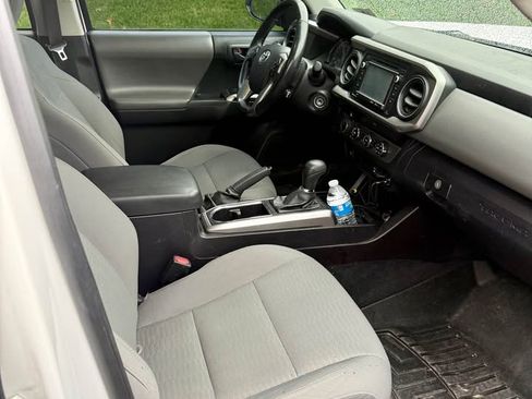 Used 2016 Toyota Tacoma SR5 image 5