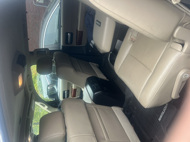 Used 2022 Toyota Sequoia Platinum AWD/4WD image 10