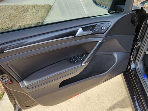 Used 2016 Volkswagen Golf 4-Door image 21