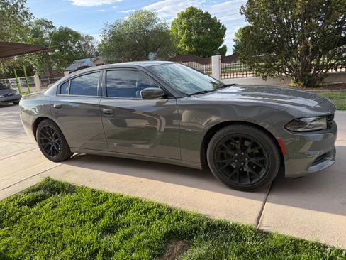 Used 2017 Dodge Charger R/T w/ Plus Group RWD image 20