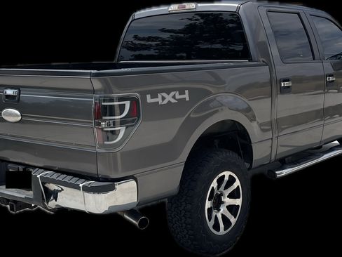 Used 2011 Ford F150 XLT w/ XLT Chrome Pkg AWD/4WD image 4