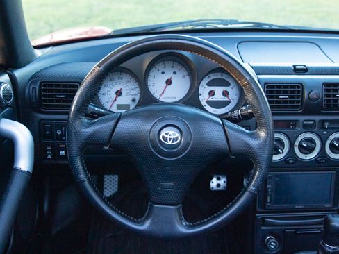 Used 2005 Toyota MR2 image 16