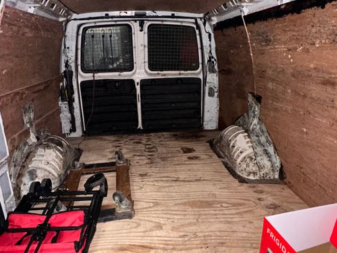 Used 2007 GMC Savana 2500 Van 3D image 9