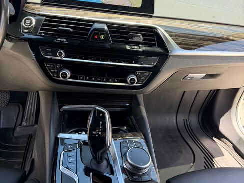 Used 2020 BMW 530i w/ Convenience Package RWD image 14