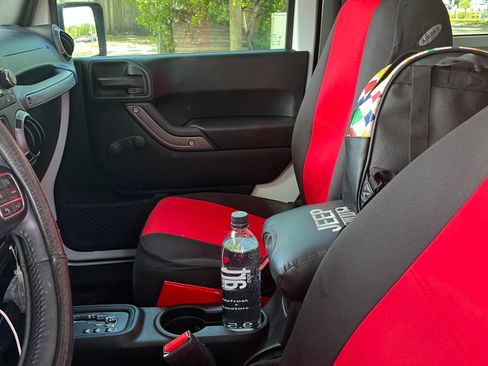 Used 2018 Jeep Wrangler Sport w/ Connectivity Group image 12