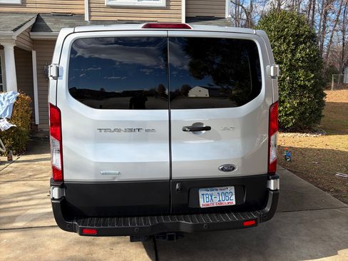 Used 2019 Ford Transit 150 XLT image 5