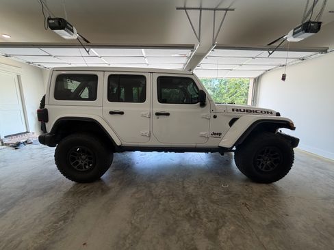 Used 2022 Jeep Wrangler Unlimited Rubicon w/ Xtreme Recon 35" Tire Package AWD/4WD image 6