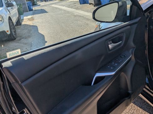 Used 2015 Toyota Camry SE image 10