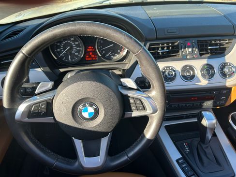 Used 2011 BMW Z4 sDrive30i image 11