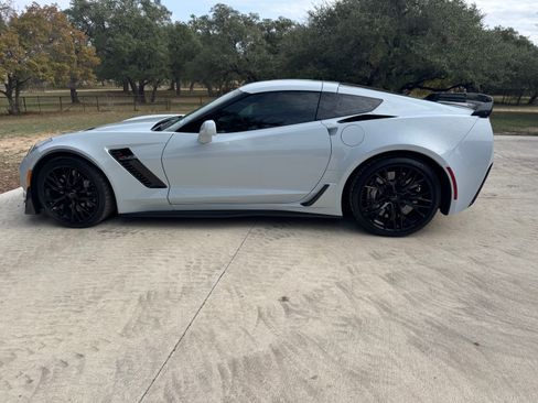 Used 2019 Chevrolet Corvette Z06 w/ Z07 Performance Package image 8