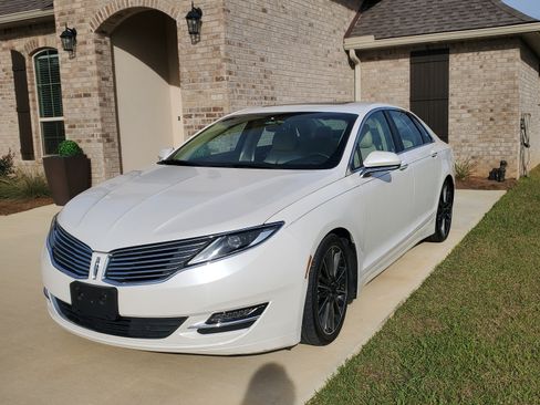 Used 2015 Lincoln MKZ Hybrid Sedan 4D w/ Equipment Group 202A Reserve image 2