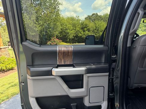 Used 2018 Ford F150 Lariat RWD image 17
