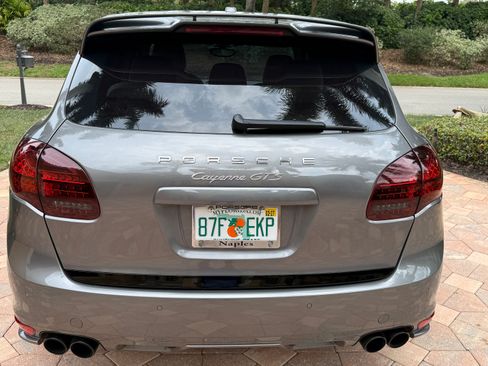 Used 2014 Porsche Cayenne GTS image 11