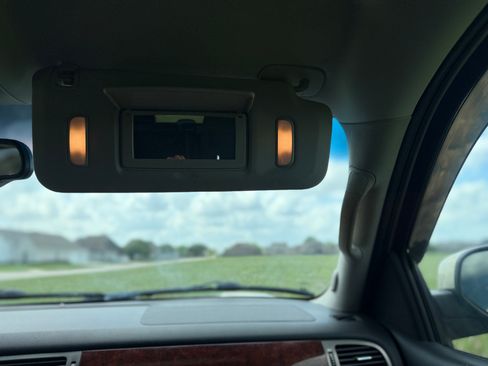 Used 2011 Chevrolet Tahoe LS image 23