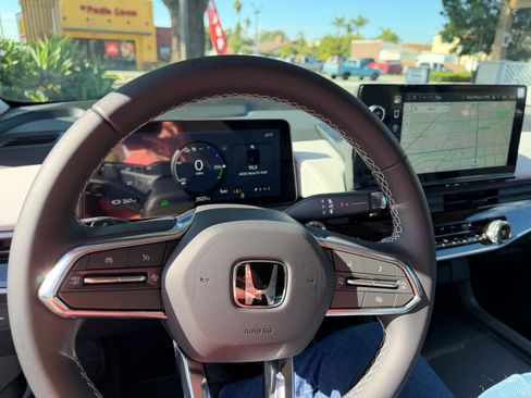 Used 2025 Honda Prologue Touring image 10