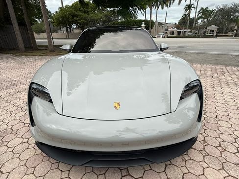 Used 2022 Porsche Taycan image 4