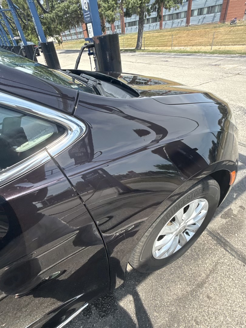 Used 2017 Chrysler Pacifica Touring-L FWD image 11