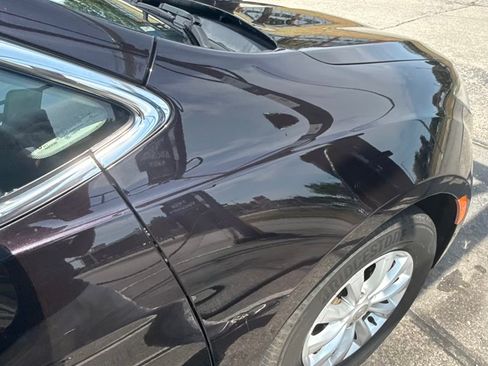 Used 2017 Chrysler Pacifica Touring-L FWD image 11