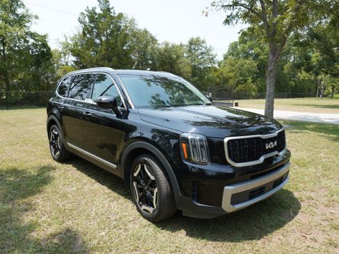 Used 2023 Kia Telluride EX w/ EX Captain's Chair Package FWD image 6