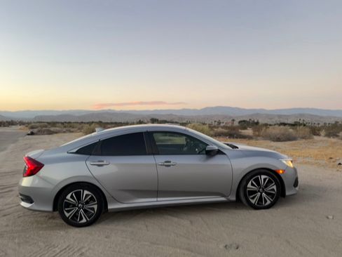 Used 2017 Honda Civic EX-L image 5