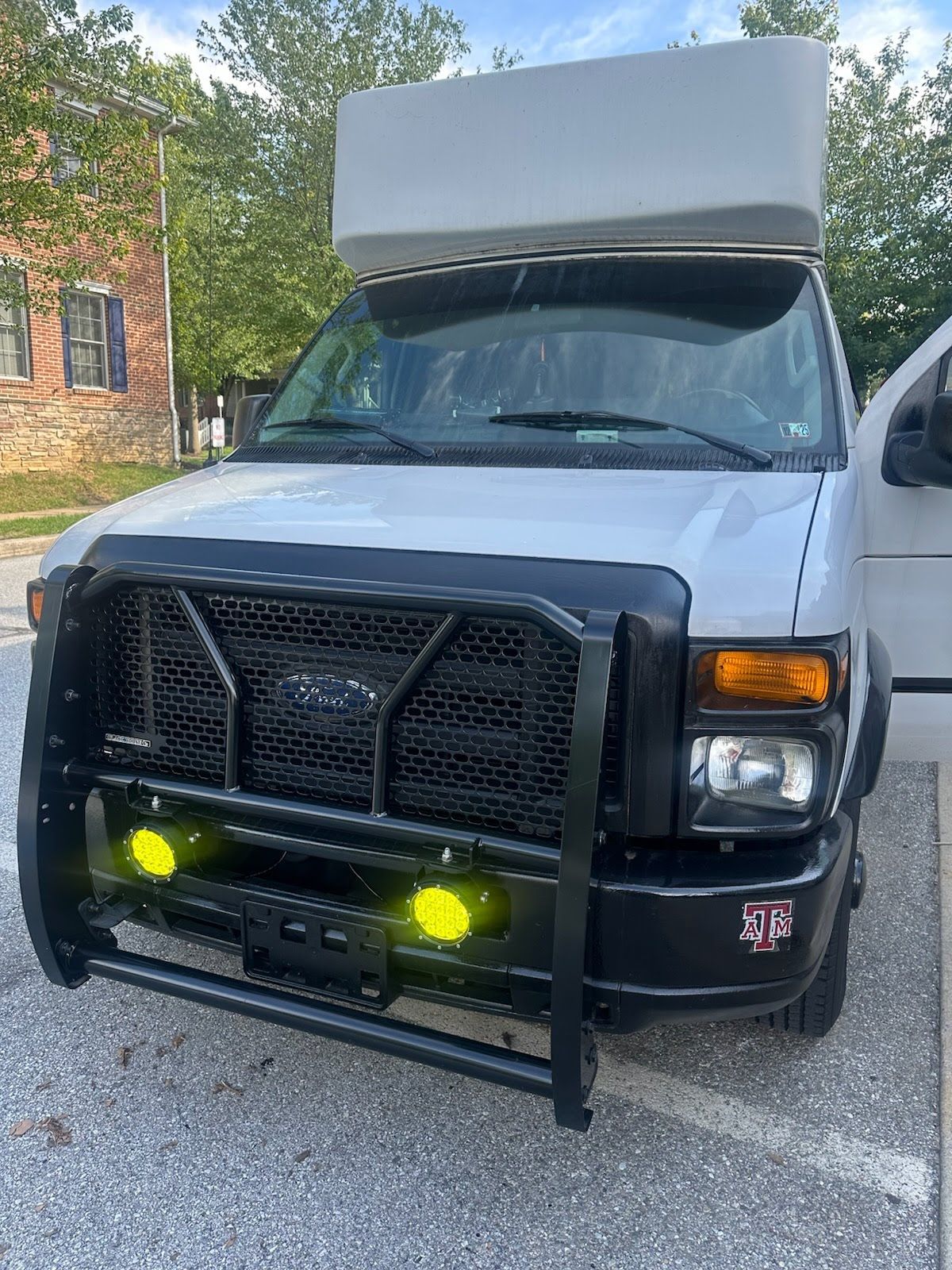 Used 2010 Ford E-350 and Econoline 350 Extended Super Duty RWD image 1