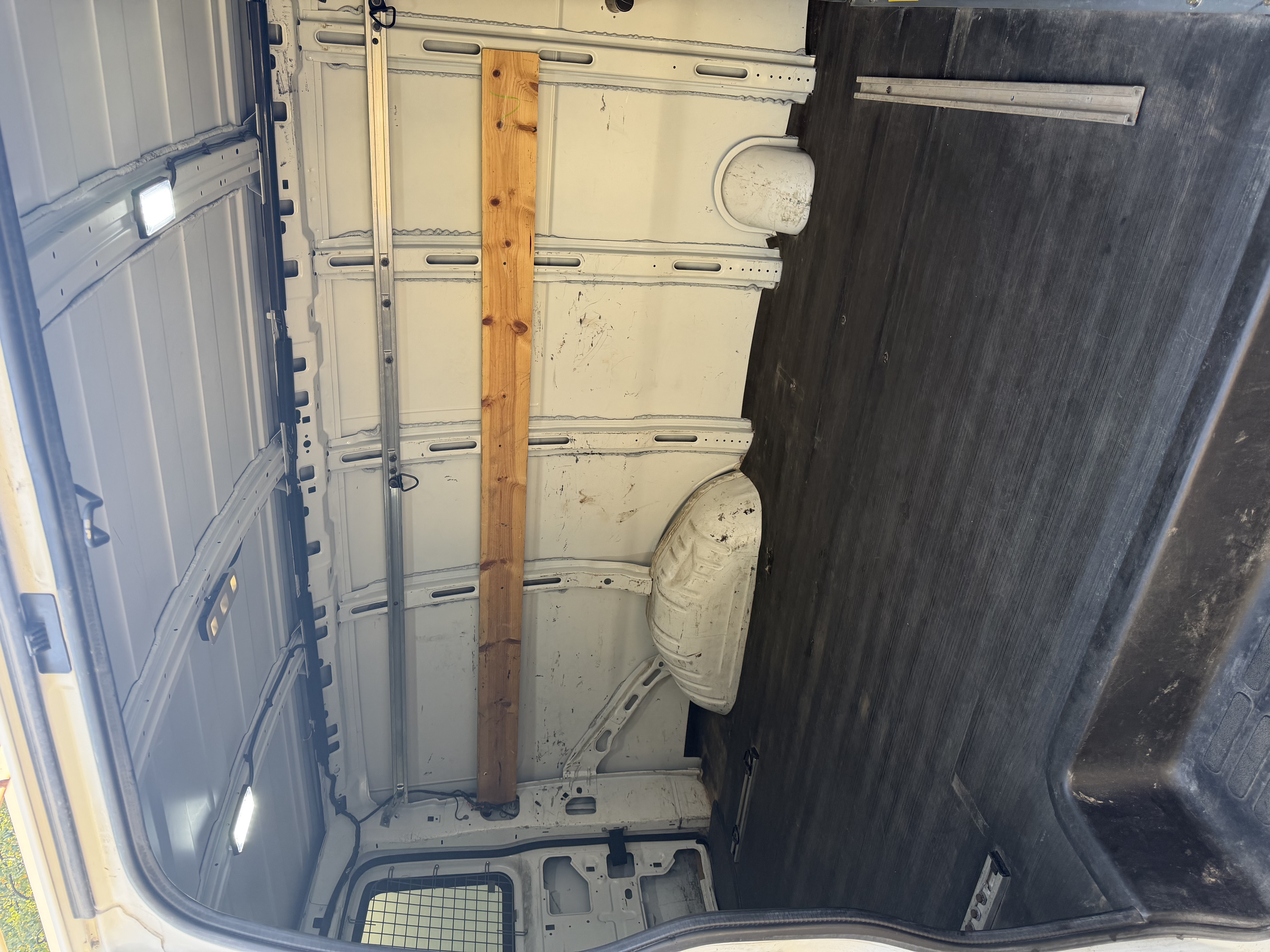 Used 2015 Chevrolet Express 2500 RWD image 12