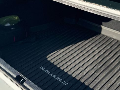 Used 2024 Toyota Camry SE image 10