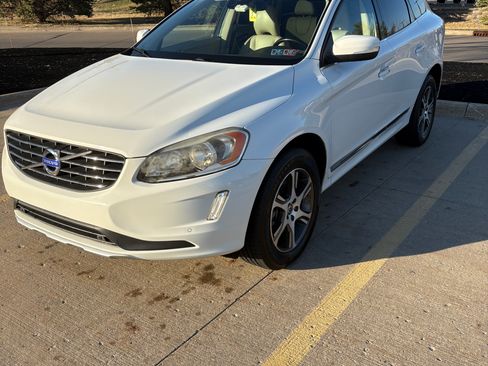 Used 2015 Volvo XC60 T5 w/ Proximity Package image 1